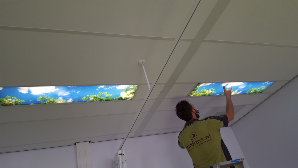 Aanbrengen wolkenplafond