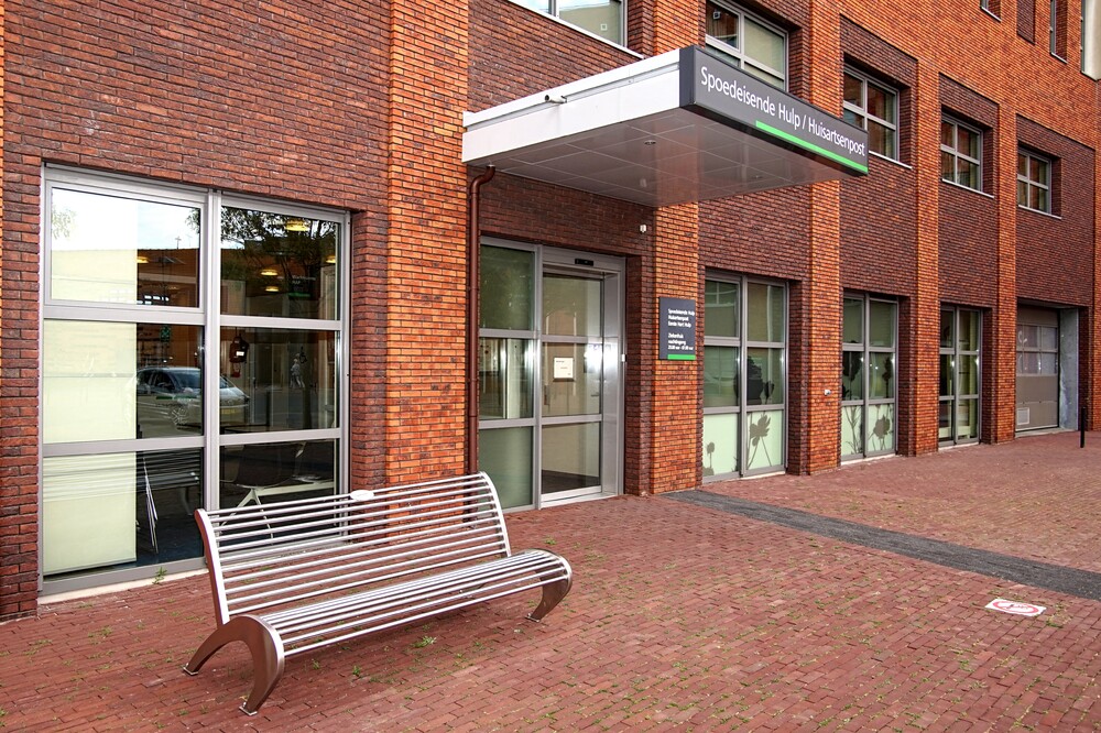 Bank bij SEH               Foto Gijs Hoogland