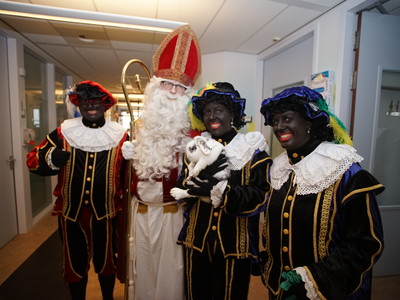 Sinterklaas en Pieten op bezoek   