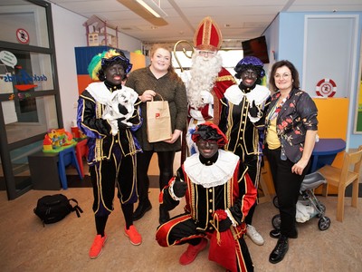 Sinterklaas en Pieten op bezoek   