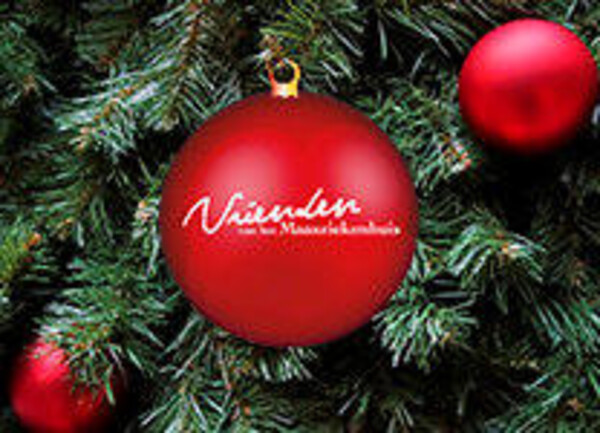 In de Kerstboom de kerstballen met de namen van onze Ambassadeurs.